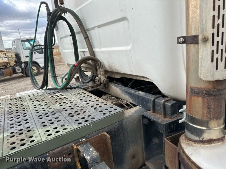 image for item DV0623 1995 Mack DM690S semi truck