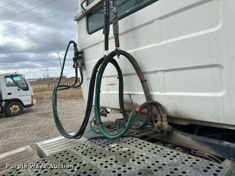 image for item DV0623 1995 Mack DM690S semi truck