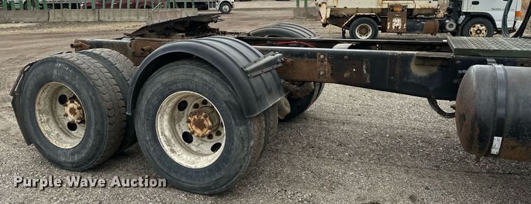 image for item DV0623 1995 Mack DM690S semi truck