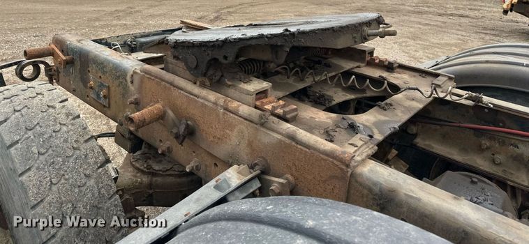 image for item DV0623 1995 Mack DM690S semi truck