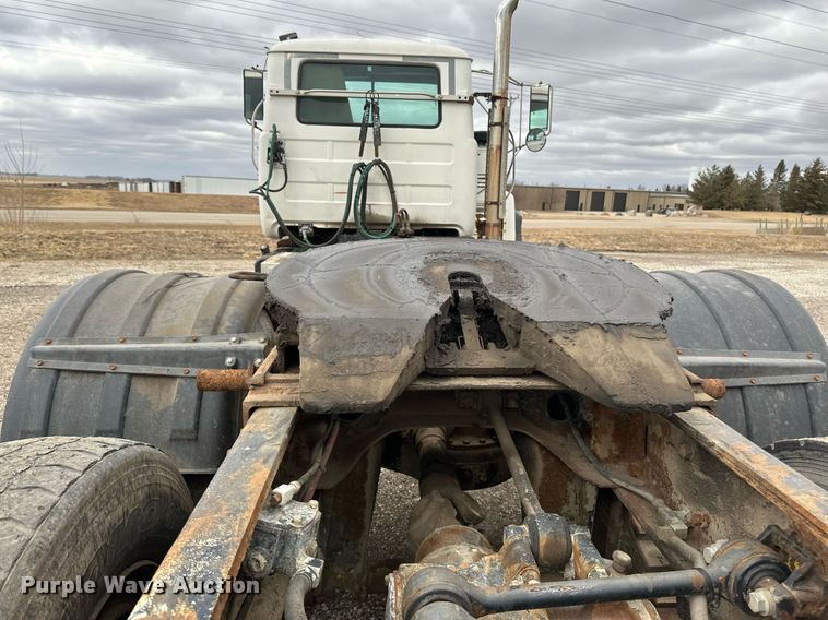 image for item DV0623 1995 Mack DM690S semi truck