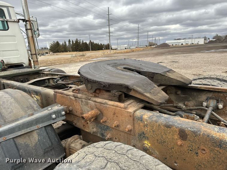 image for item DV0623 1995 Mack DM690S semi truck