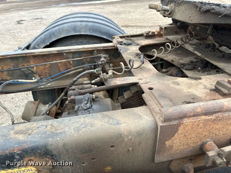 image for item DV0623 1995 Mack DM690S semi truck