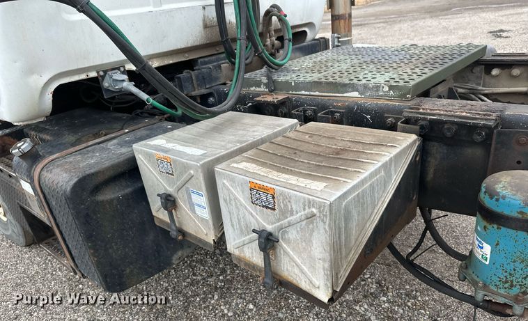 image for item DV0623 1995 Mack DM690S semi truck