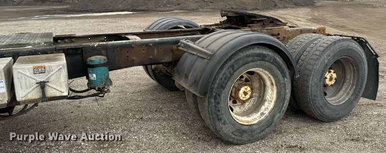 image for item DV0623 1995 Mack DM690S semi truck