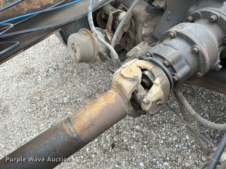 image for item DV0623 1995 Mack DM690S semi truck