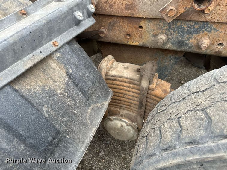 image for item DV0623 1995 Mack DM690S semi truck