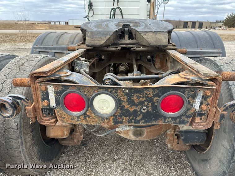 image for item DV0623 1995 Mack DM690S semi truck