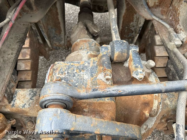 image for item DV0623 1995 Mack DM690S semi truck