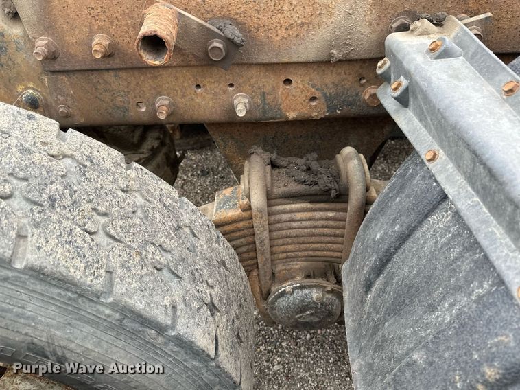 image for item DV0623 1995 Mack DM690S semi truck