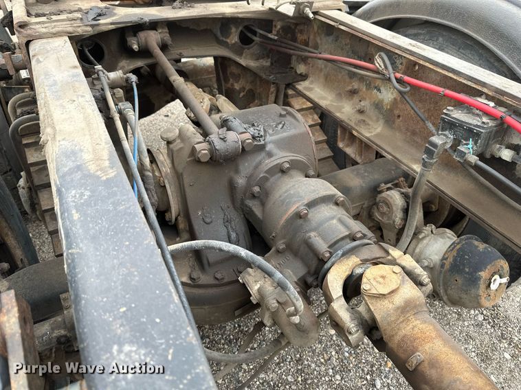 image for item DV0623 1995 Mack DM690S semi truck