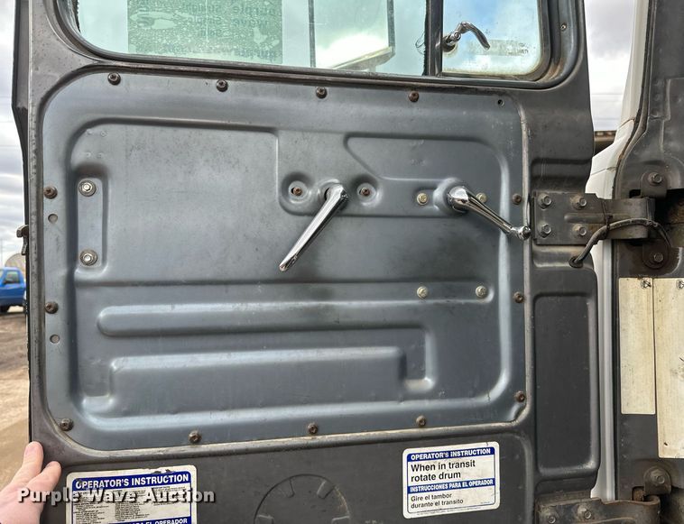 image for item DV0623 1995 Mack DM690S semi truck