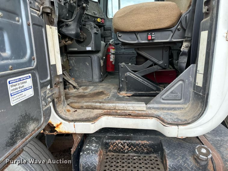 image for item DV0623 1995 Mack DM690S semi truck