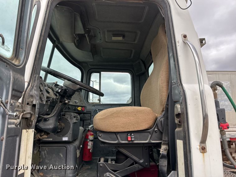 image for item DV0623 1995 Mack DM690S semi truck