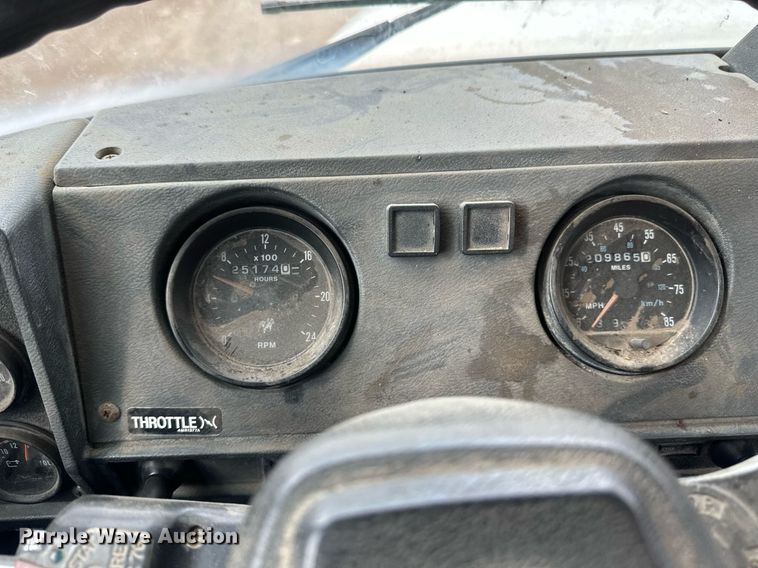 image for item DV0623 1995 Mack DM690S semi truck