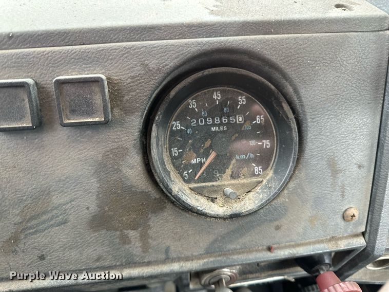 image for item DV0623 1995 Mack DM690S semi truck