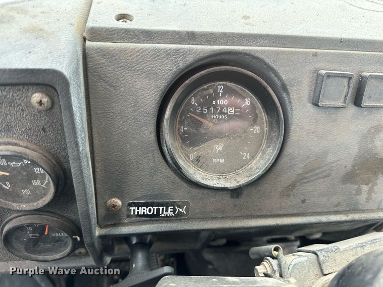 image for item DV0623 1995 Mack DM690S semi truck