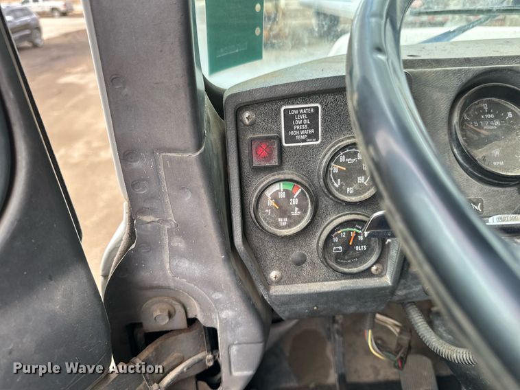 image for item DV0623 1995 Mack DM690S semi truck