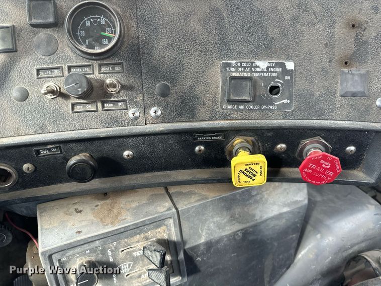 image for item DV0623 1995 Mack DM690S semi truck