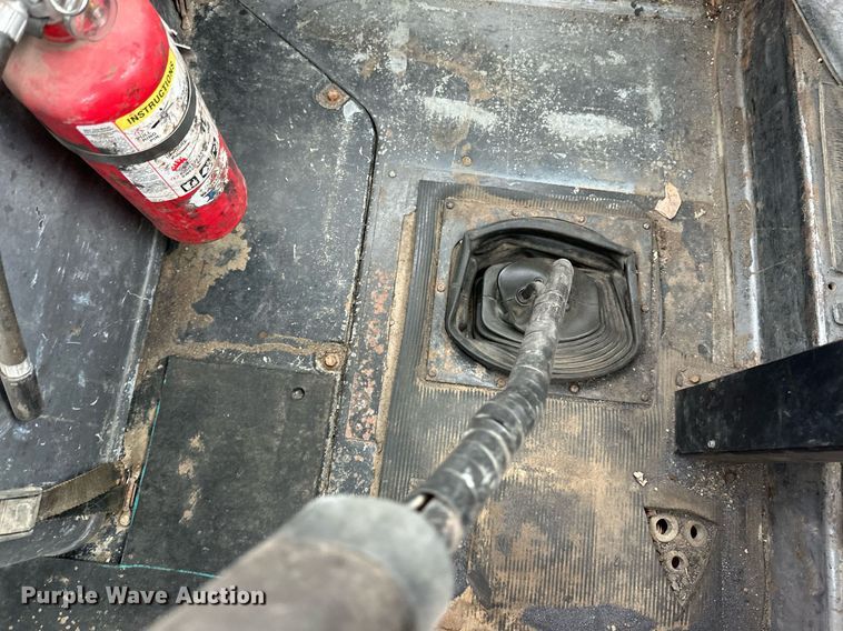 image for item DV0623 1995 Mack DM690S semi truck