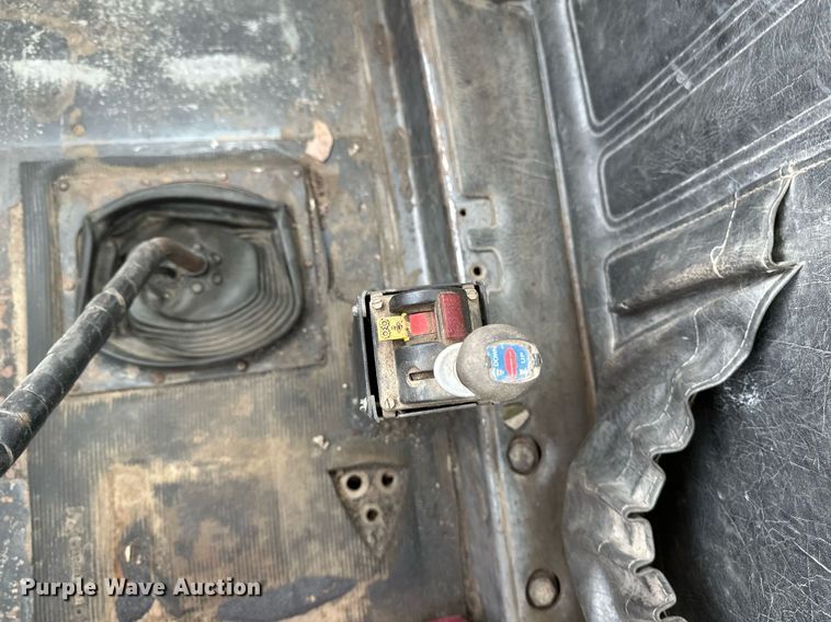 image for item DV0623 1995 Mack DM690S semi truck