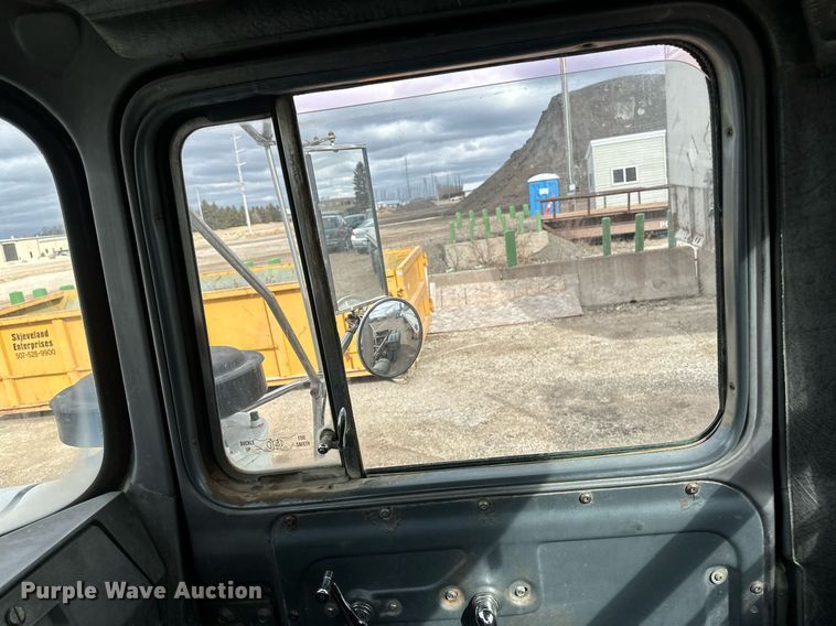 image for item DV0623 1995 Mack DM690S semi truck