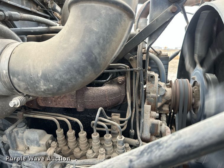 image for item DV0623 1995 Mack DM690S semi truck