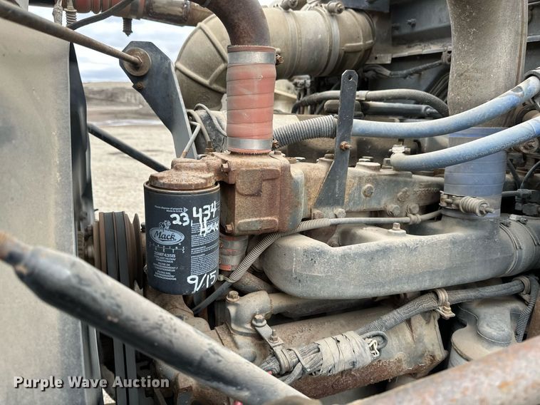 image for item DV0623 1995 Mack DM690S semi truck