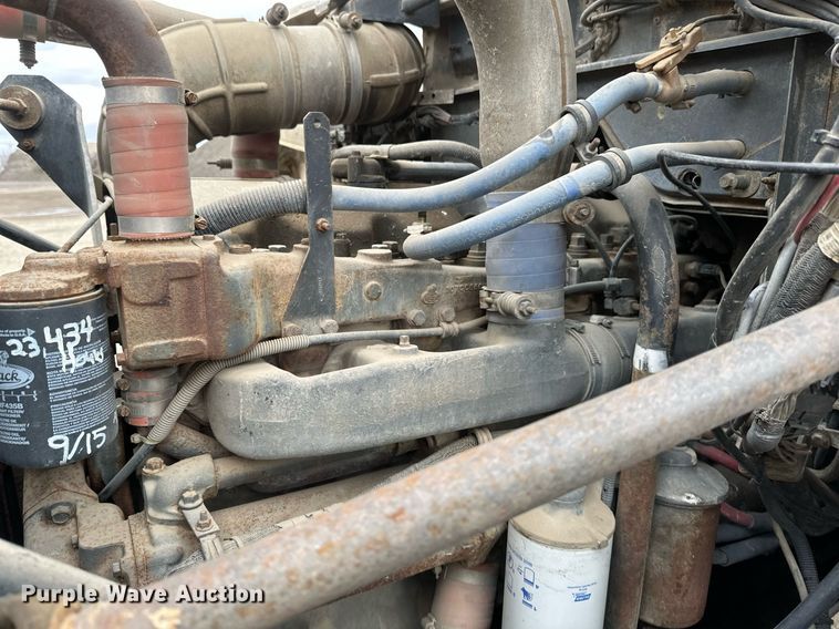 image for item DV0623 1995 Mack DM690S semi truck