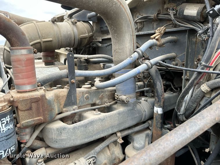 image for item DV0623 1995 Mack DM690S semi truck