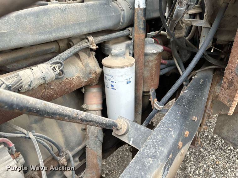 image for item DV0623 1995 Mack DM690S semi truck