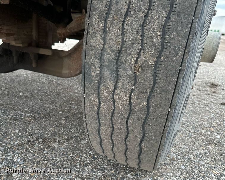 image for item DV0623 1995 Mack DM690S semi truck