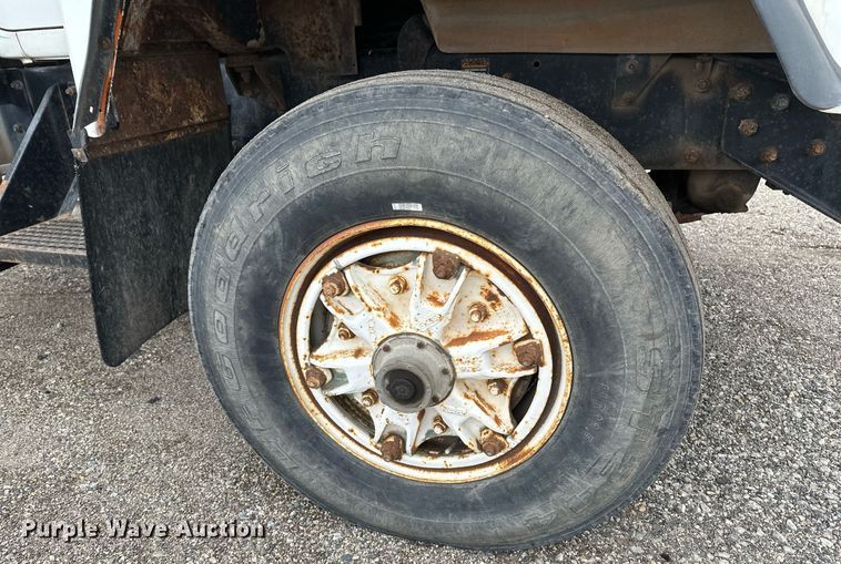 image for item DV0623 1995 Mack DM690S semi truck