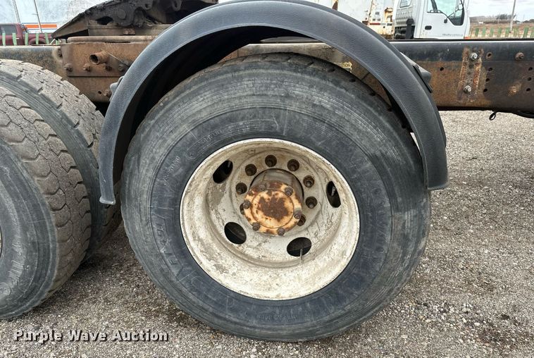 image for item DV0623 1995 Mack DM690S semi truck