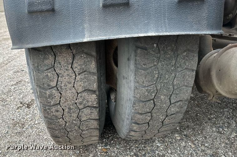 image for item DV0623 1995 Mack DM690S semi truck