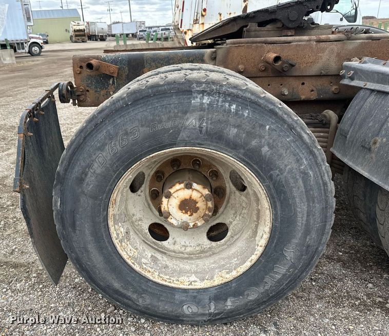 image for item DV0623 1995 Mack DM690S semi truck