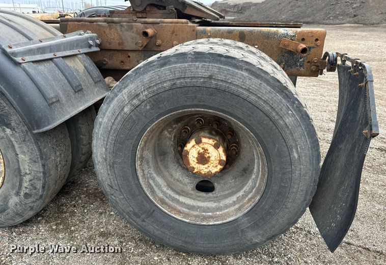 image for item DV0623 1995 Mack DM690S semi truck