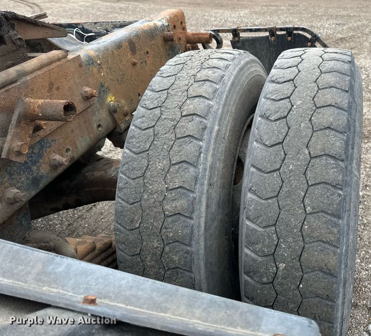 image for item DV0623 1995 Mack DM690S semi truck