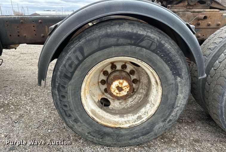 image for item DV0623 1995 Mack DM690S semi truck