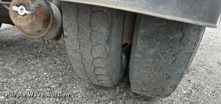 image for item DV0623 1995 Mack DM690S semi truck