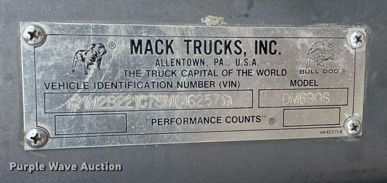 image for item DV0623 1995 Mack DM690S semi truck