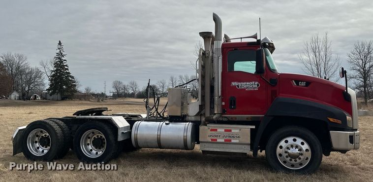 image for item DV0626 2015 Caterpillar CT660S semi truck