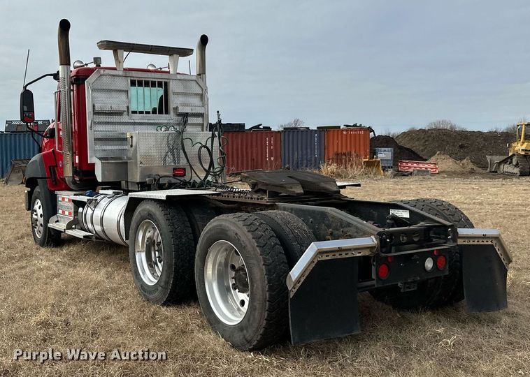 image for item DV0626 2015 Caterpillar CT660S semi truck