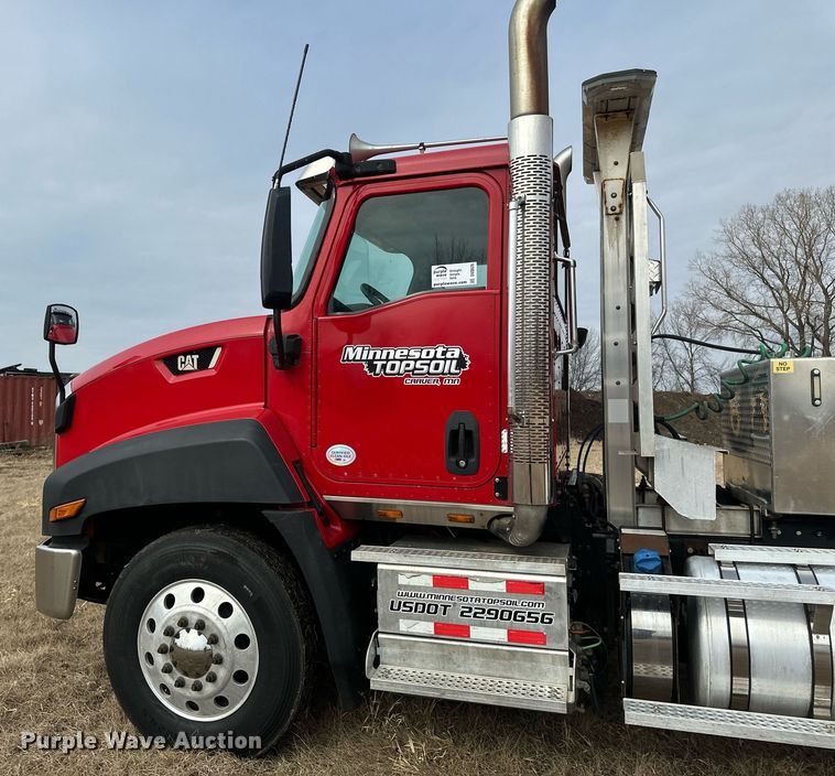 image for item DV0626 2015 Caterpillar CT660S semi truck