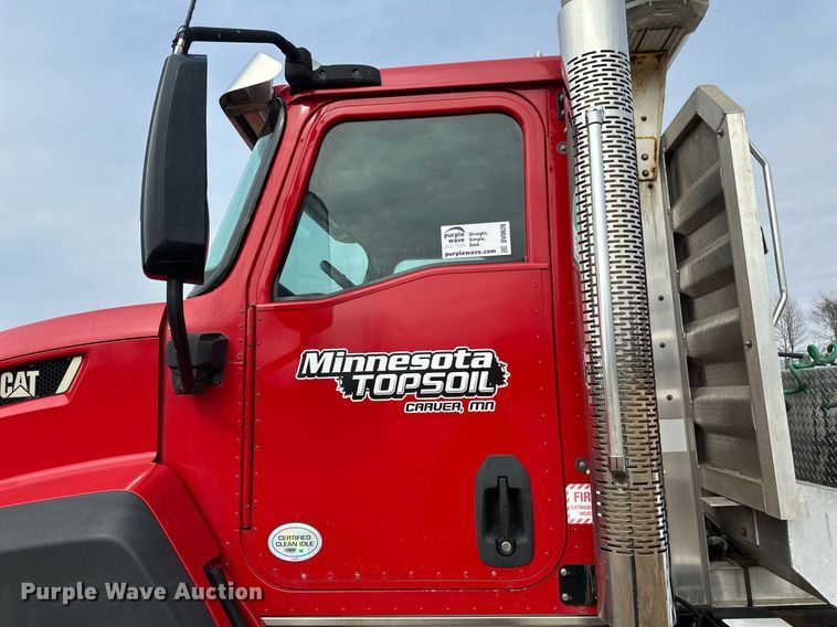 image for item DV0626 2015 Caterpillar CT660S semi truck