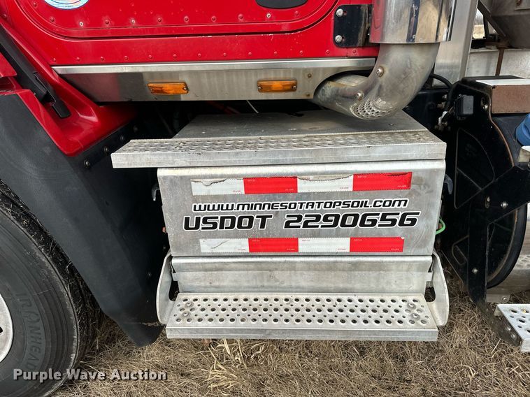 image for item DV0626 2015 Caterpillar CT660S semi truck