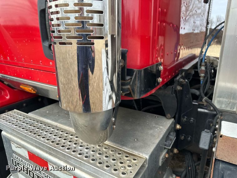 image for item DV0626 2015 Caterpillar CT660S semi truck