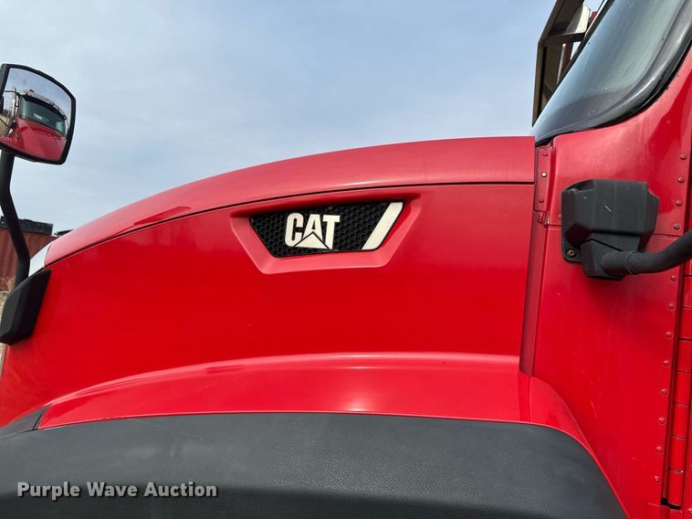 image for item DV0626 2015 Caterpillar CT660S semi truck