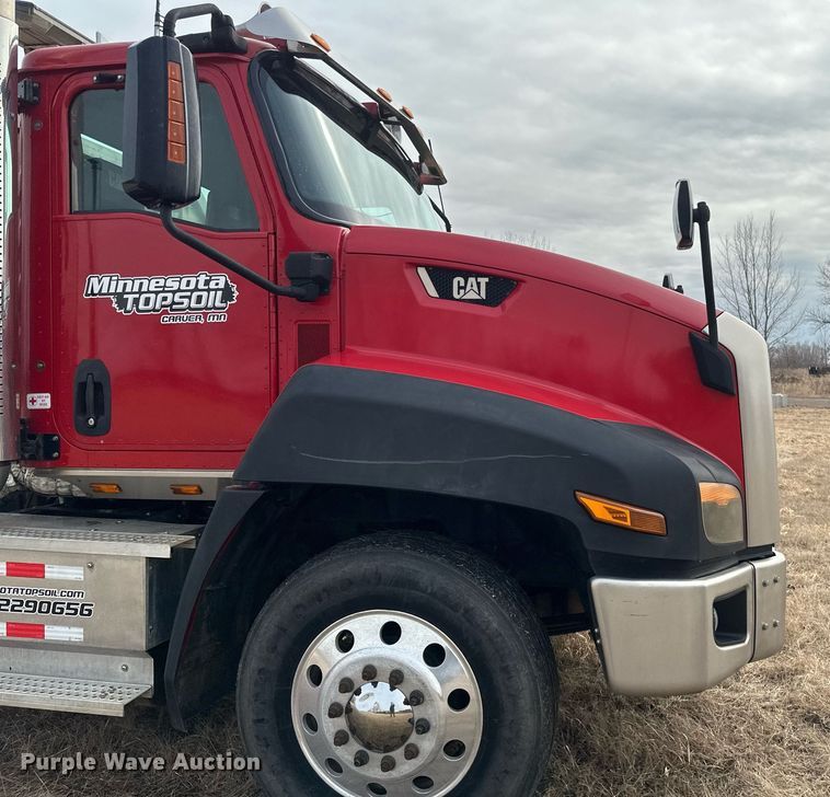 image for item DV0626 2015 Caterpillar CT660S semi truck