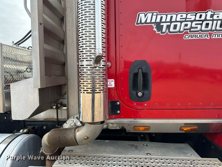 image for item DV0626 2015 Caterpillar CT660S semi truck